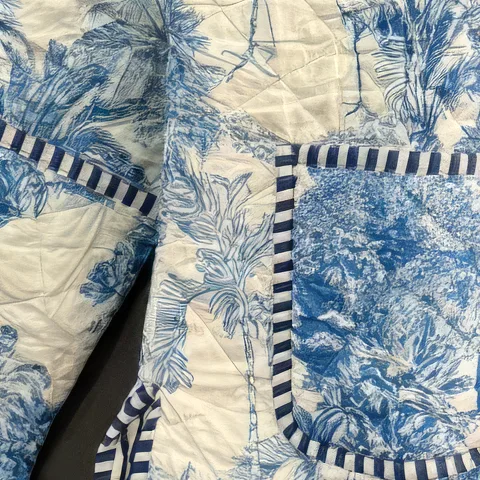 Detalle de la chaqueta Toile azul